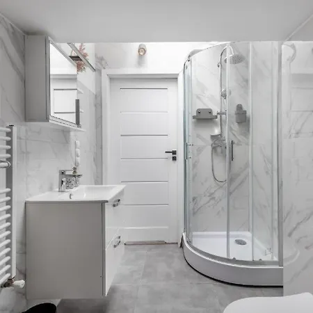 Close-golden - Old Town - Marcinkowskiego #3