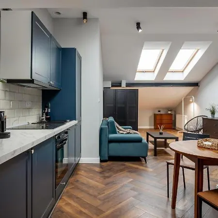 Close-golden - Old Town - Marcinkowskiego #3 * Varšava